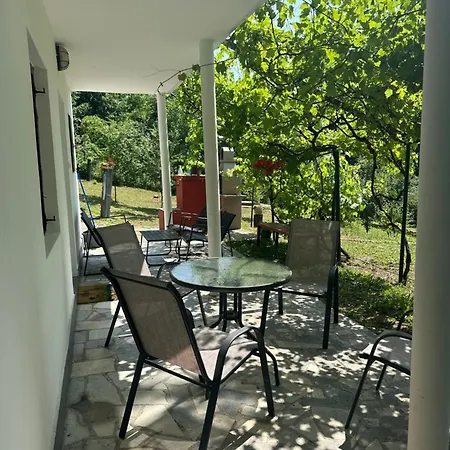 Vakantiehuis Tresnjin Cvet *