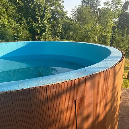 Vakantiehuis Tresnjin Cvet *